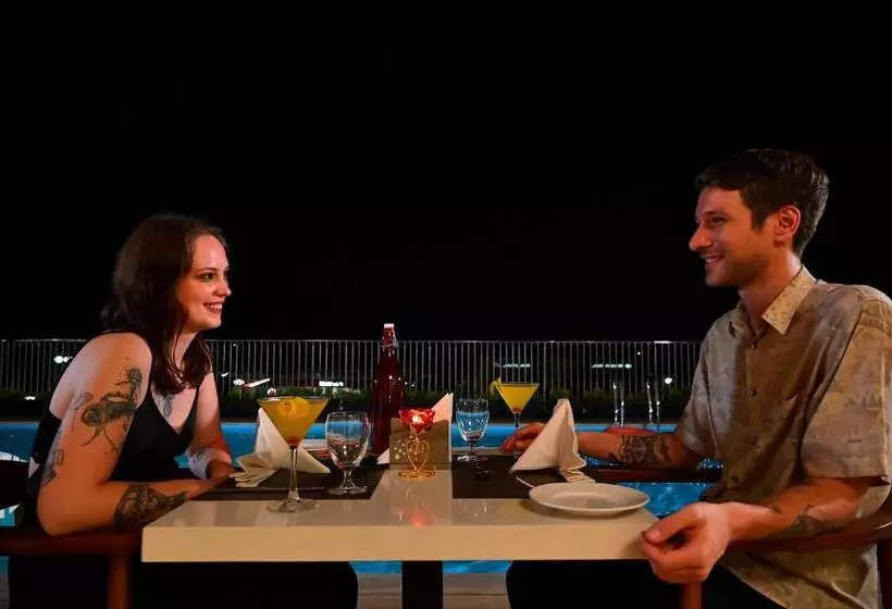 Hotelli Tribute Royale