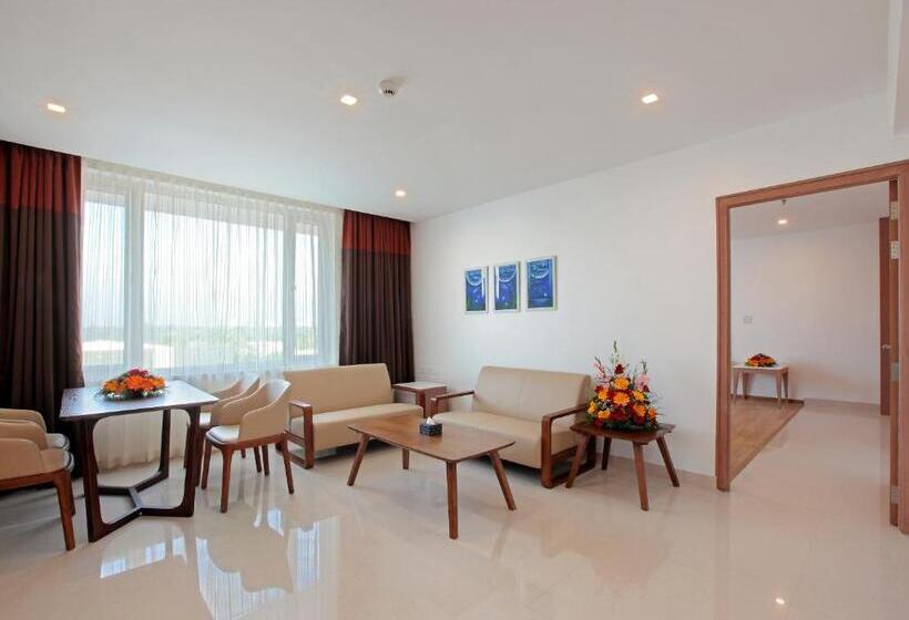 فندق Tribute Royale