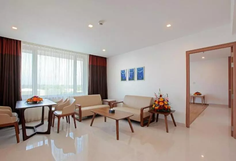 Hotelli Tribute Royale