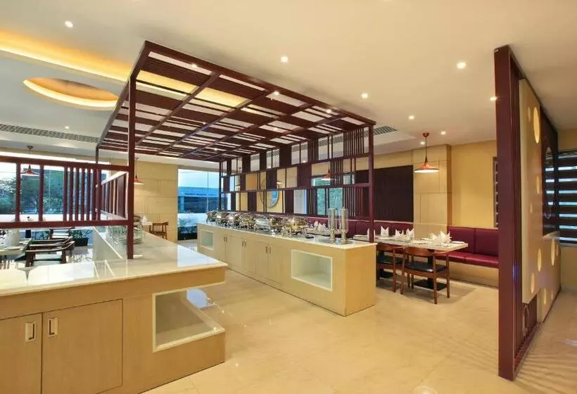 Hotelli Tribute Royale