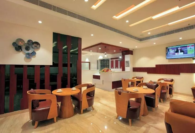 Hotelli Tribute Royale