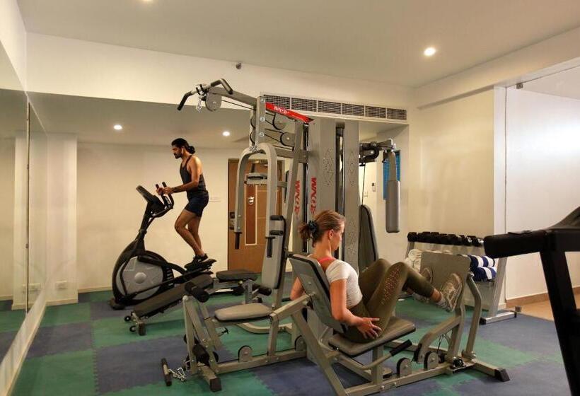 فندق Tribute Royale