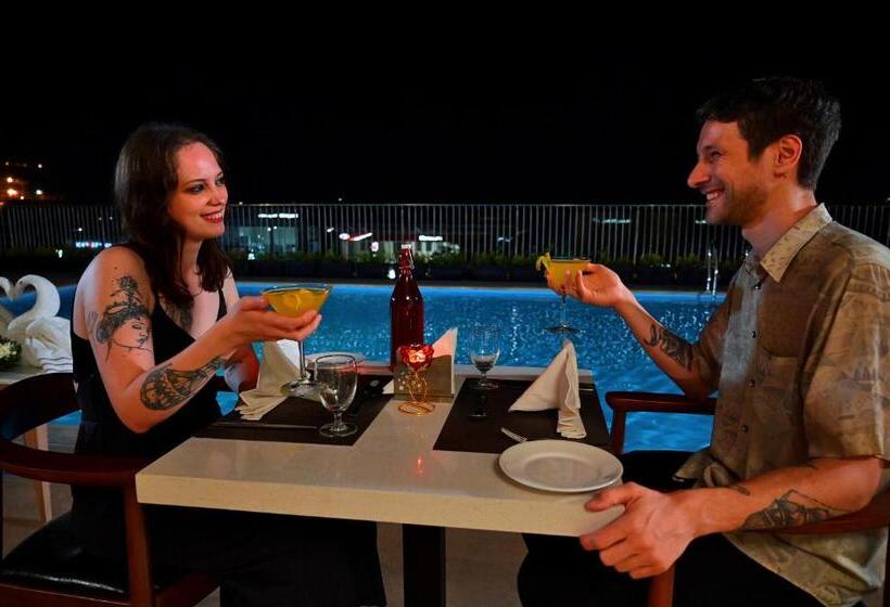 فندق Tribute Royale