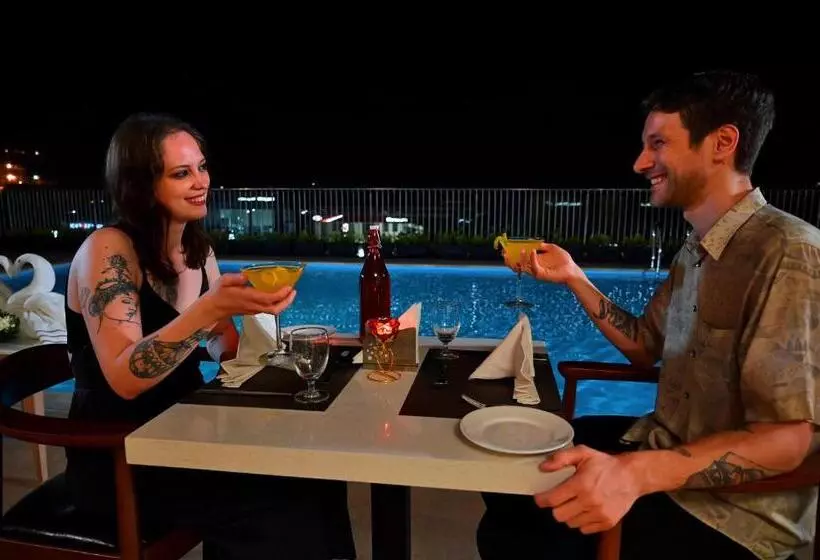 Hotelli Tribute Royale