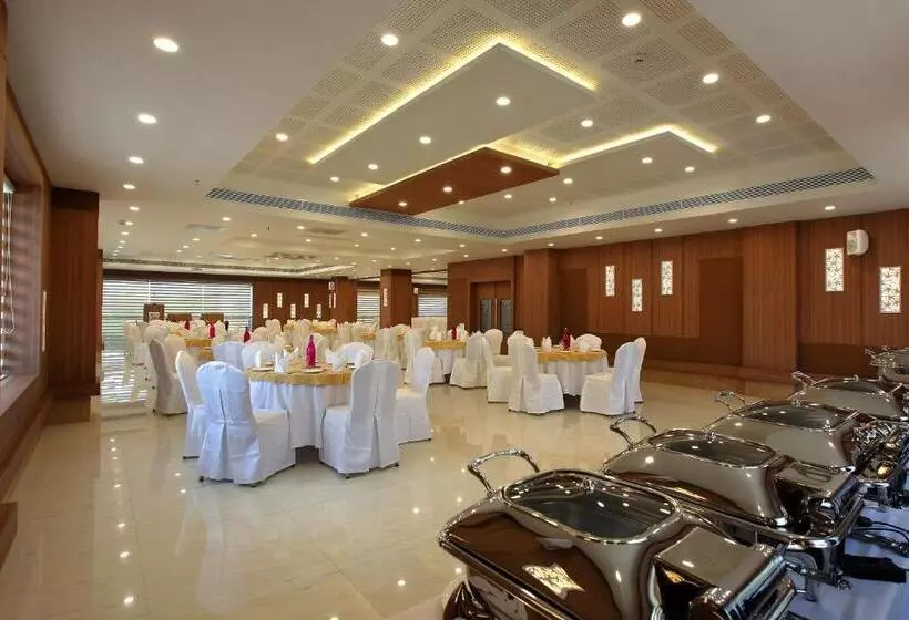 Hotelli Tribute Royale