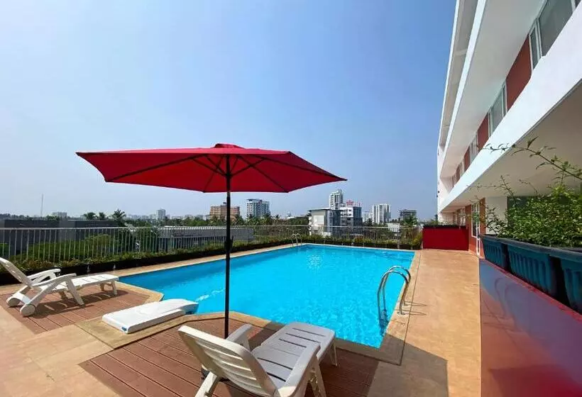 Hotelli Tribute Royale