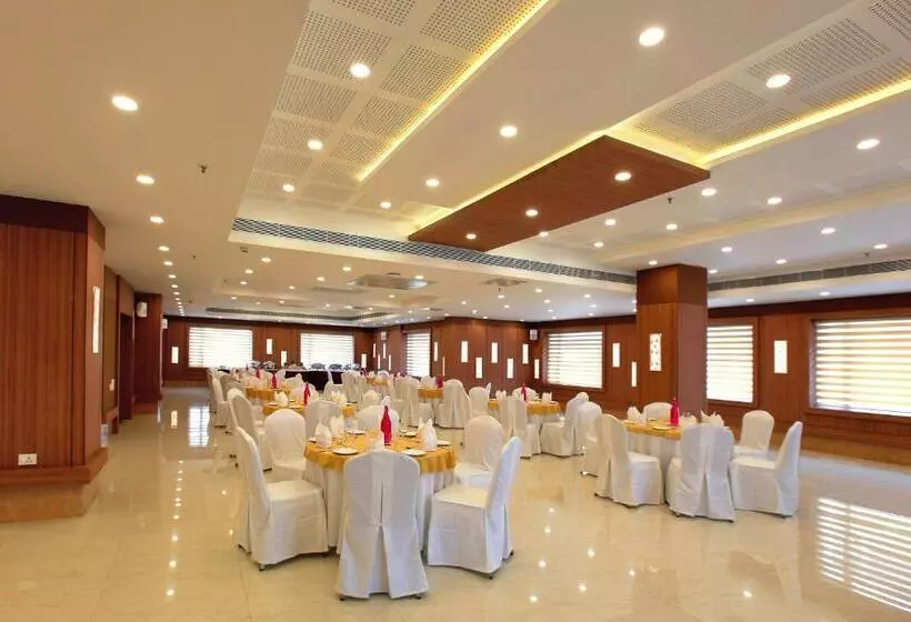 Hotelli Tribute Royale