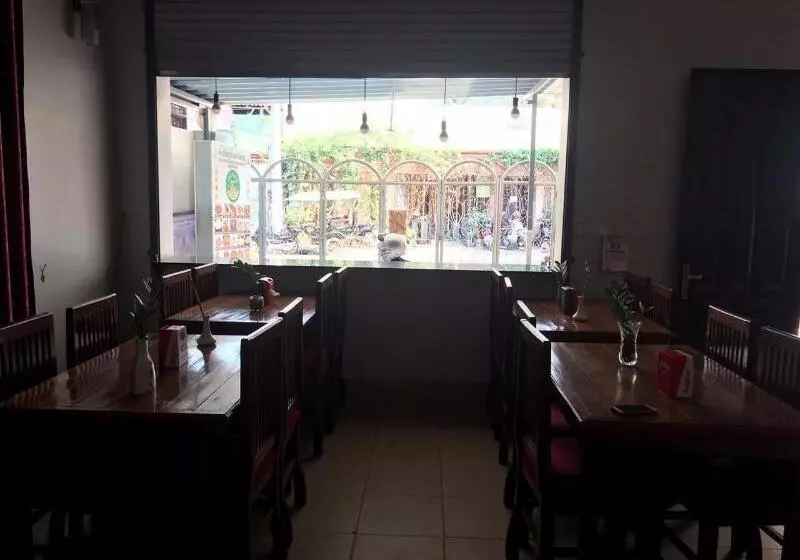 هتل Violet Villa And Restro