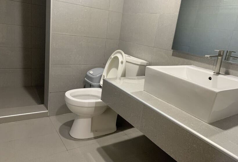 Mactan Seahorse Beach Resort   Hostel