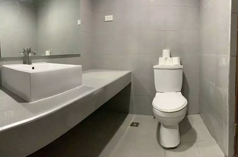 Mactan Seahorse Beach Resort   Hostel