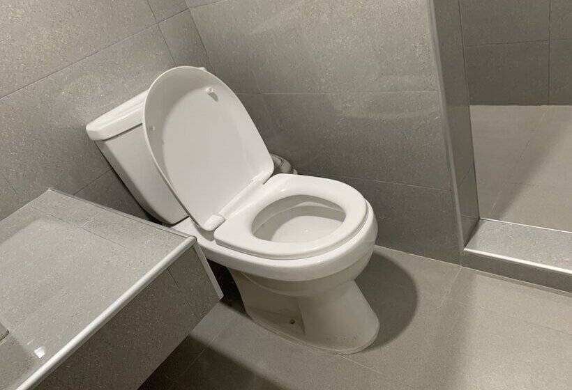 Mactan Seahorse Beach Resort   Hostel