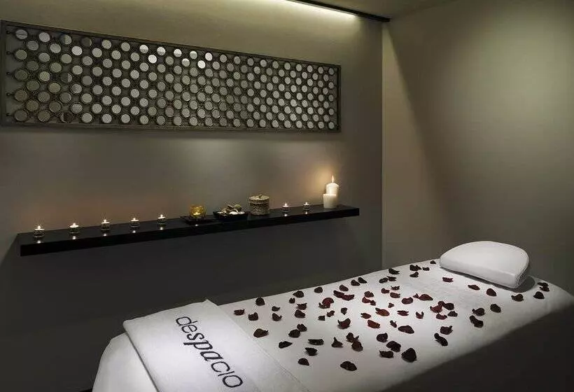 호텔 H10 White Suites