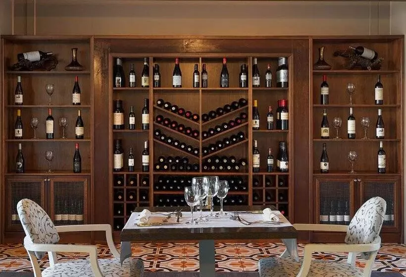 호텔 H10 White Suites