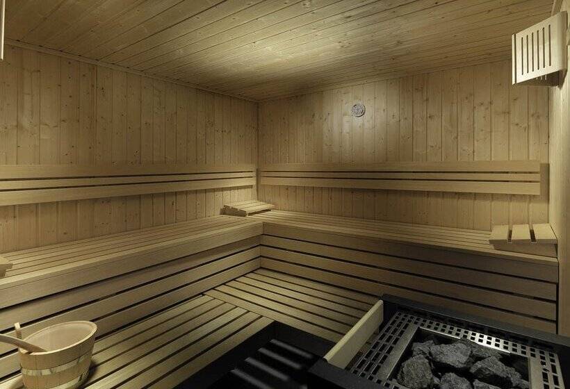 Отель H10 White Suites