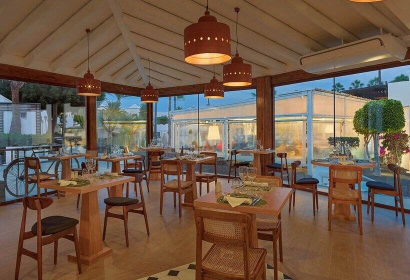 Отель H10 White Suites