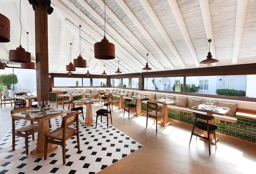 Отель H10 White Suites