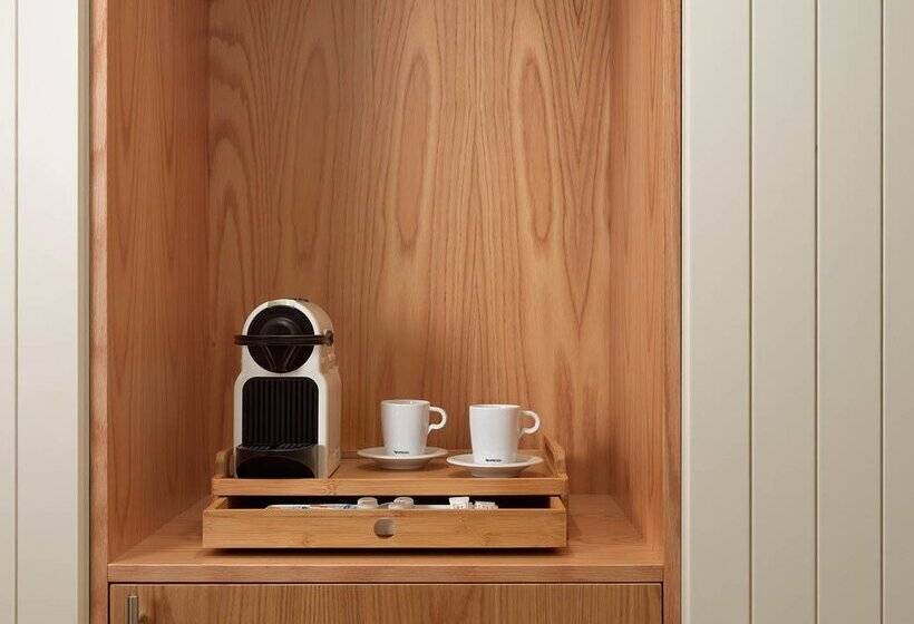 Отель H10 White Suites