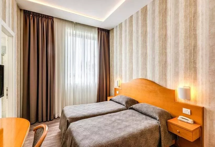 Отель Isola Sacra