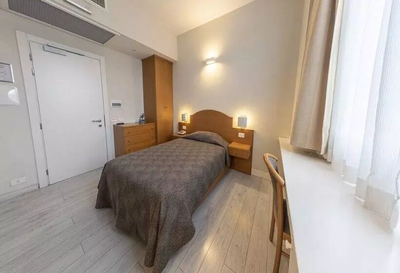 Отель Isola Sacra