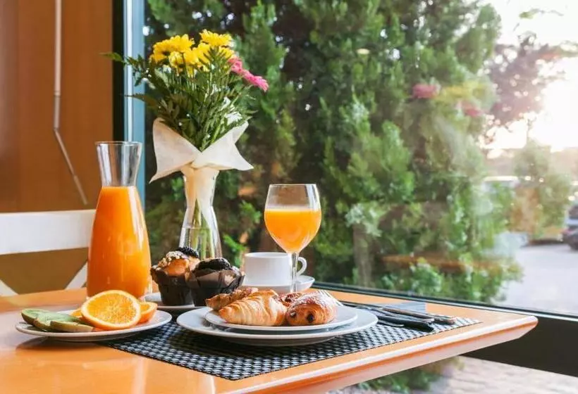 酒店 Posadas De Espana Pinto