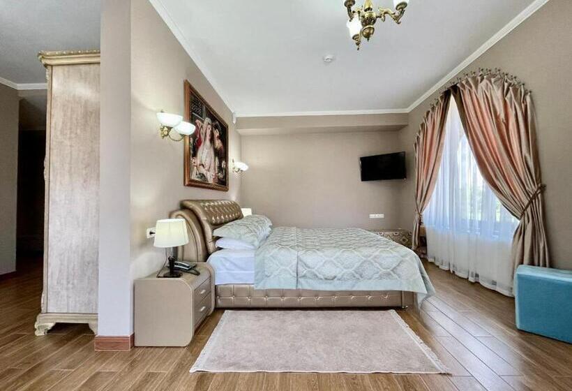 هتل старый бастион