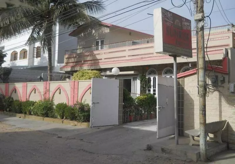 هتل Sunrise Guest House Multan