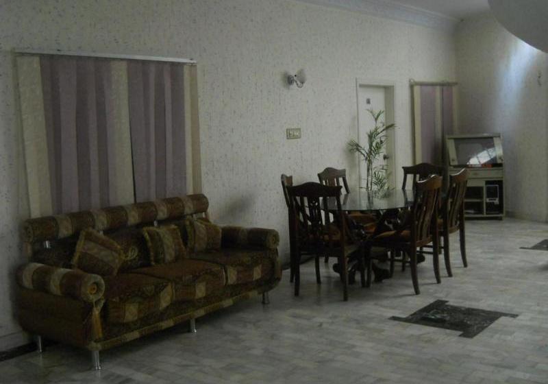 هتل Sunrise Guest House Multan