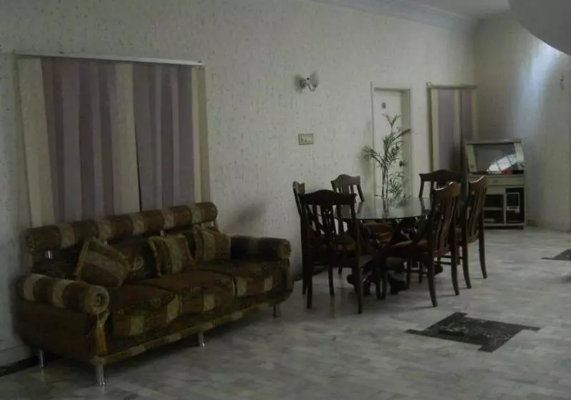 هتل Sunrise Guest House Multan