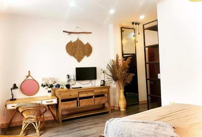 پانسیون Emerald Boutique Stay