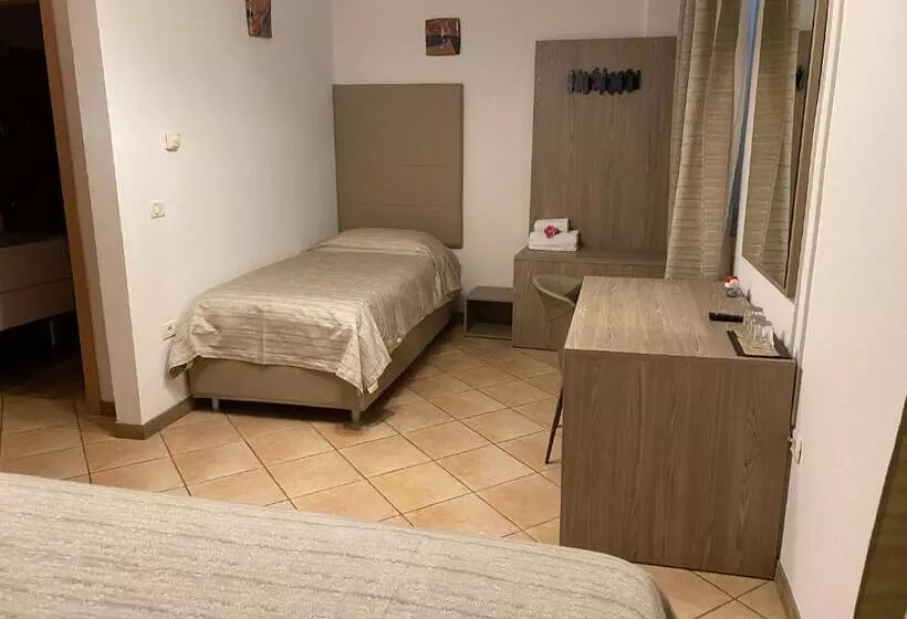 تختخواب و صبحانه Fedrig Rooms With Bathroom & Hostel Rooms