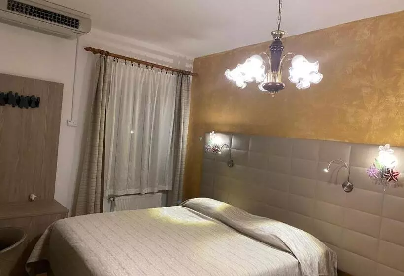 تختخواب و صبحانه Fedrig Rooms With Bathroom & Hostel Rooms
