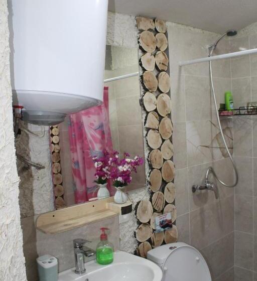 پانسیون Guest House Emily