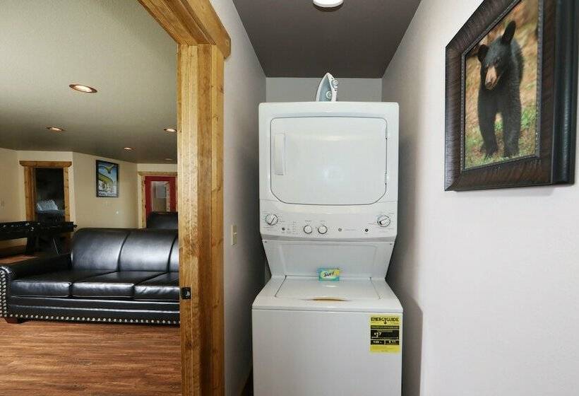 Above It All   Four Bedroom Cabin