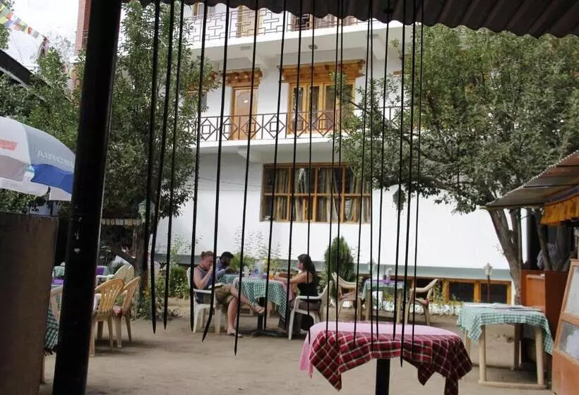 ペンション Mentokling Guest House And Garden Restaurant