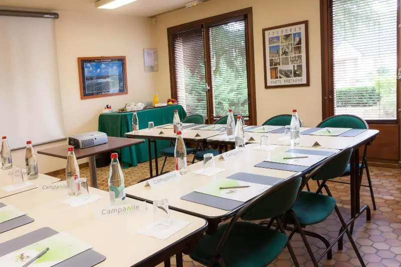 酒店 Campanile Fougeres