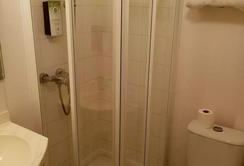 Отель Kyriad Chantilly