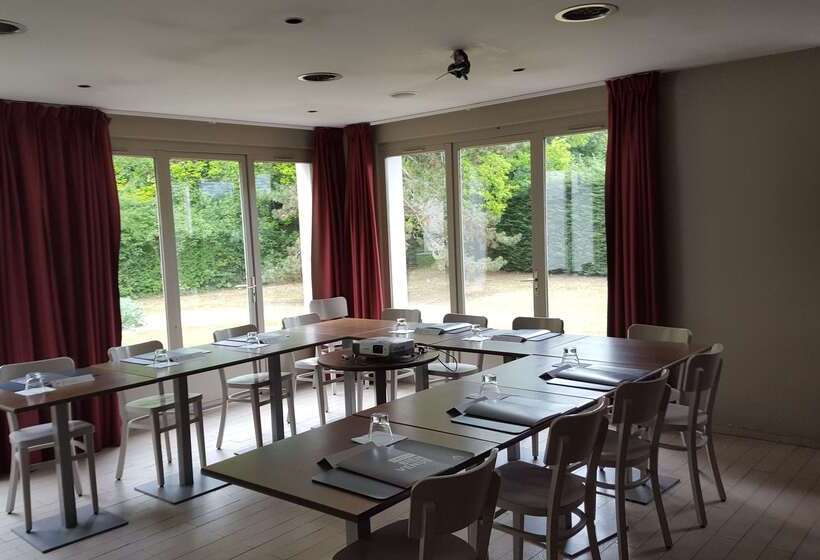 酒店 Kyriad Chantilly