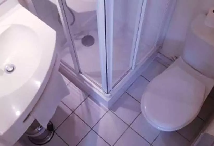 Отель Kyriad Chantilly