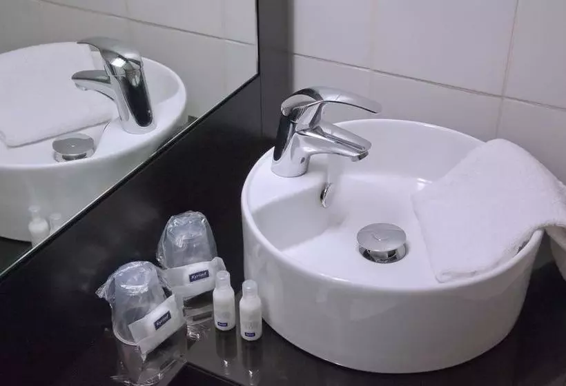 Отель Kyriad Orleans Ouest