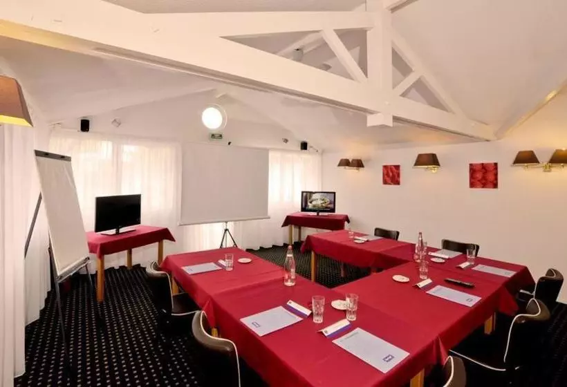 Отель Kyriad Orleans Ouest