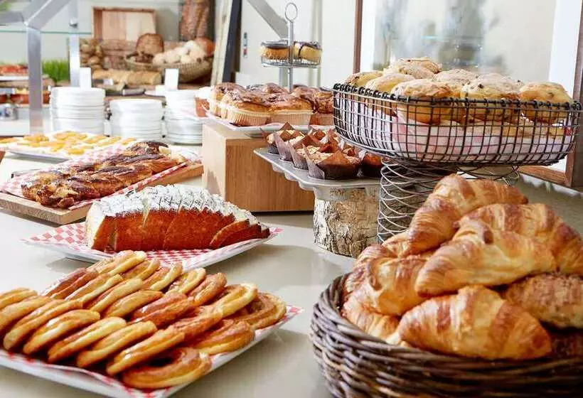 בית מלון כפרי The Beverly Hilton