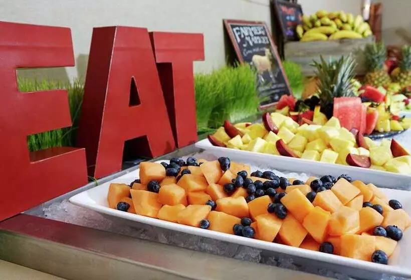 בית מלון כפרי The Beverly Hilton