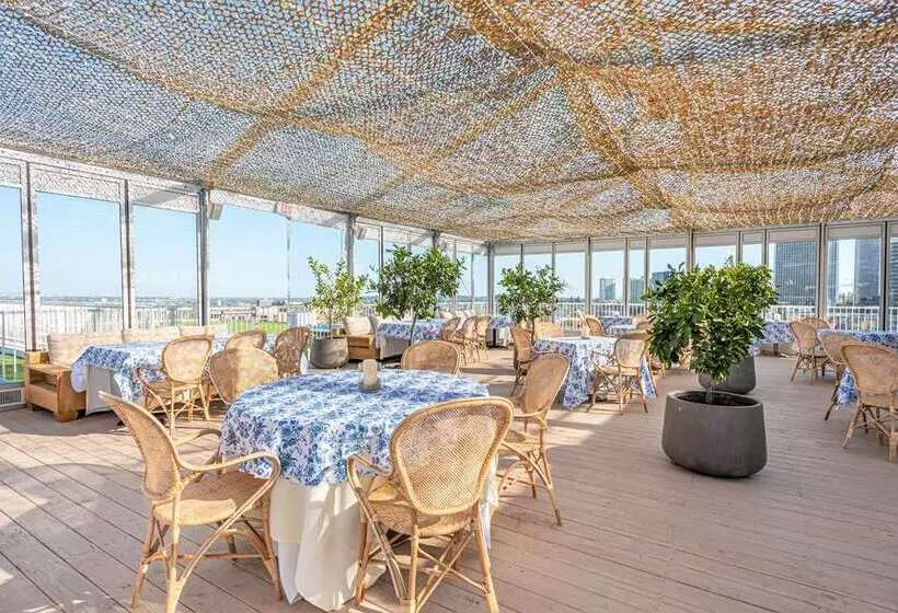 בית מלון כפרי The Beverly Hilton