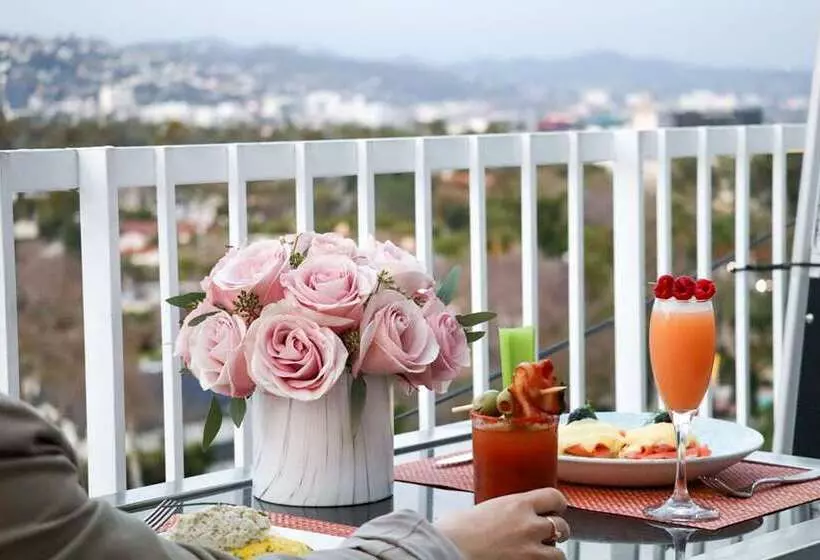 בית מלון כפרי The Beverly Hilton