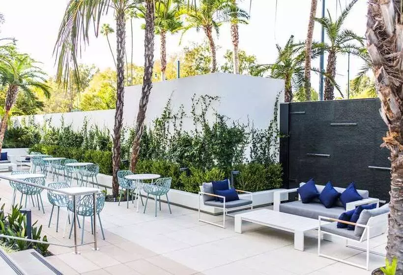 בית מלון כפרי The Beverly Hilton