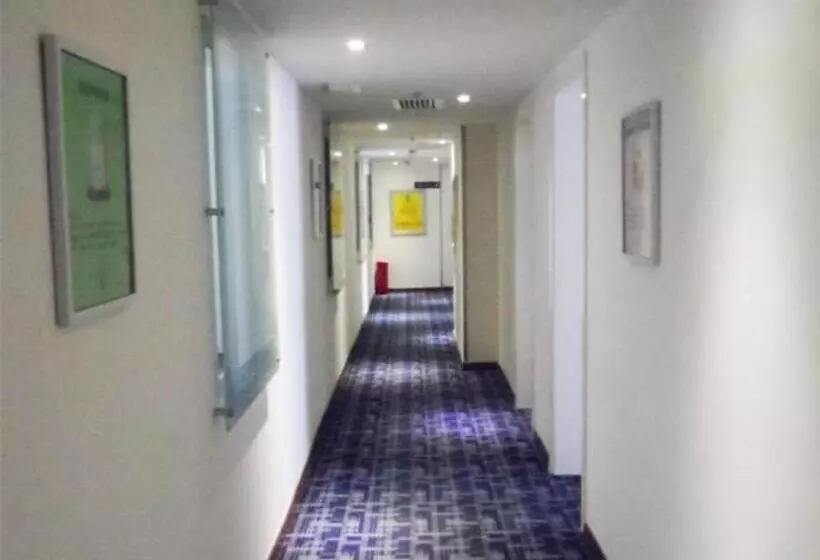 ホテル 7 Days Premium Changchun Renmin Northeast Normal University Pingquan Road