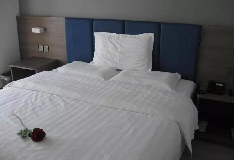 ホテル 7 Days Premium Changchun Renmin Northeast Normal University Pingquan Road