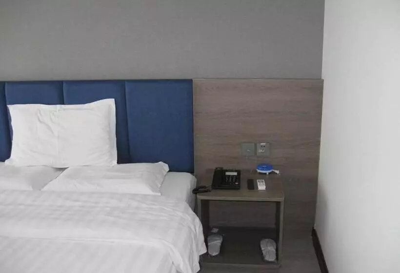 ホテル 7 Days Premium Changchun Renmin Northeast Normal University Pingquan Road