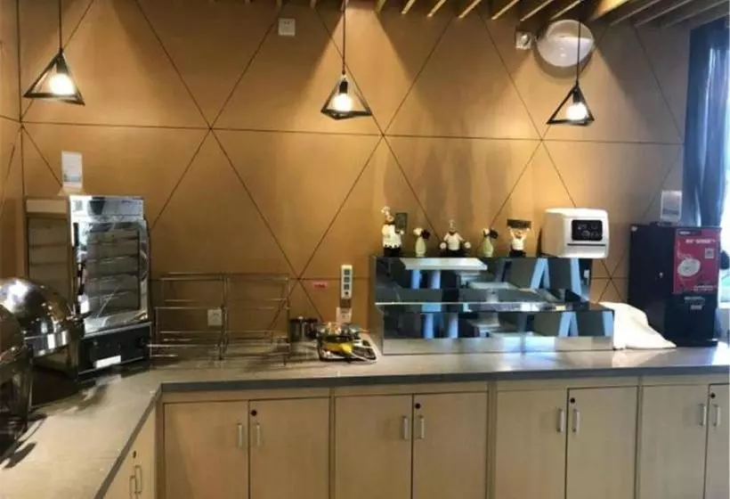 هتل Hanting  Qingdao Railway Station West Square