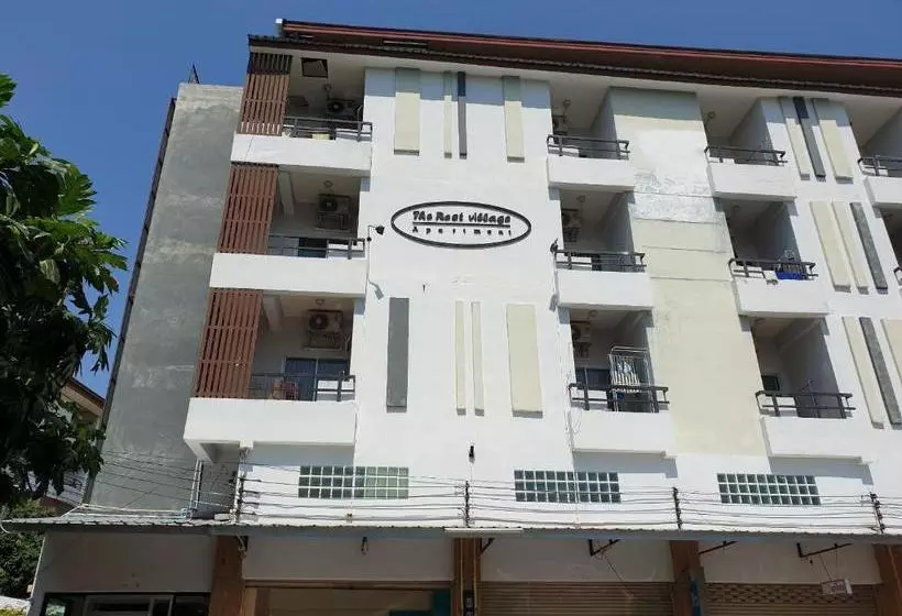 هتل Oyo 974 The Rest Village Apartment